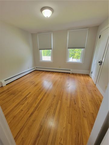 38 Aquidneck Avenue, Portsmouth, RI 02871