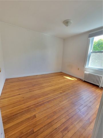 38 Aquidneck Avenue, Portsmouth, RI 02871