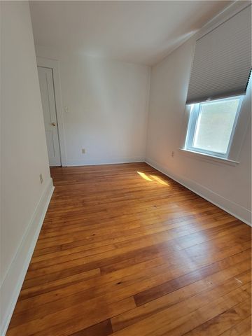 38 Aquidneck Avenue, Portsmouth, RI 02871