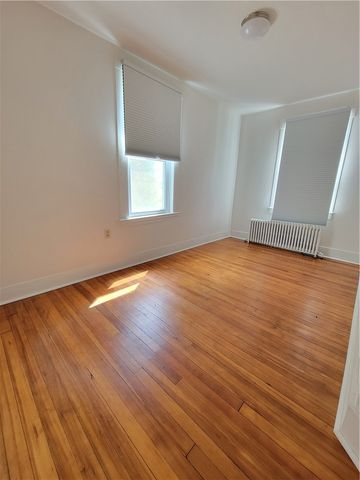 38 Aquidneck Avenue, Portsmouth, RI 02871