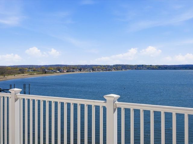 38 Aquidneck Avenue, Portsmouth, RI 02871