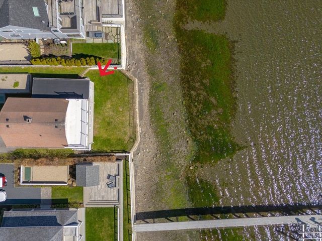 38 Aquidneck Avenue, Portsmouth, RI 02871