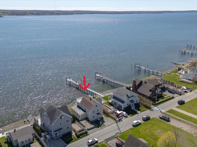 38 Aquidneck Avenue, Portsmouth, RI 02871