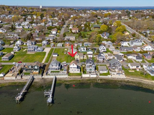 38 Aquidneck Avenue, Portsmouth, RI 02871