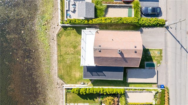 38 Aquidneck Avenue, Portsmouth, RI 02871