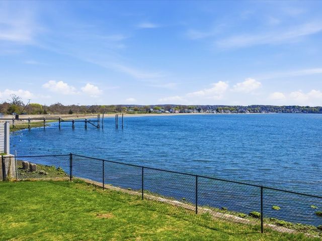 38 Aquidneck Avenue, Portsmouth, RI 02871