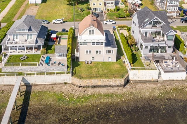 38 Aquidneck Avenue, Portsmouth, RI 02871
