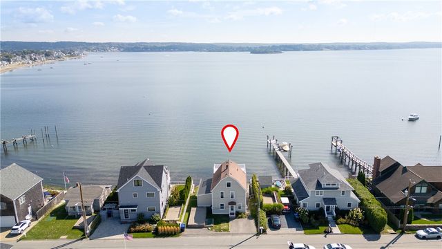 38 Aquidneck Avenue, Portsmouth, RI 02871