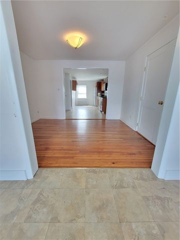 38 Aquidneck Avenue, Portsmouth, RI 02871