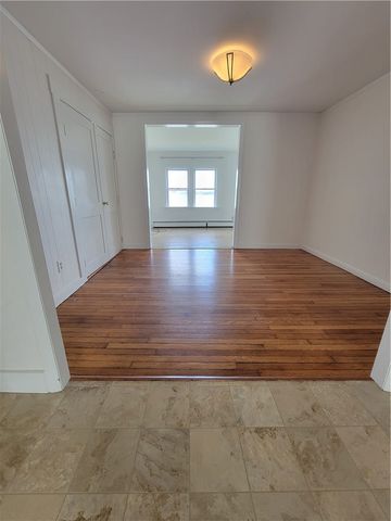 38 Aquidneck Avenue, Portsmouth, RI 02871