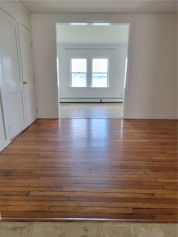 38 Aquidneck Avenue, Portsmouth, RI 02871