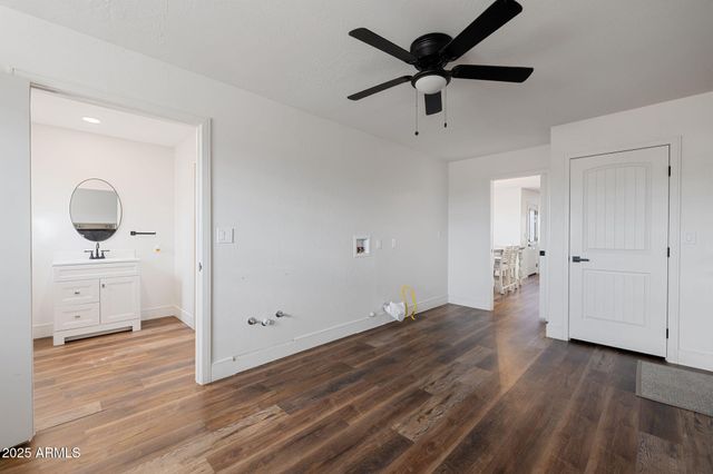 25090 N HIGH DESERT Road, Paulden, AZ 86334