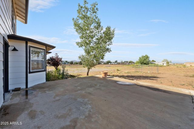 25090 N HIGH DESERT Road, Paulden, AZ 86334