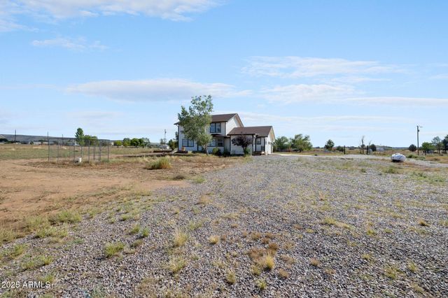 25090 N HIGH DESERT Road, Paulden, AZ 86334
