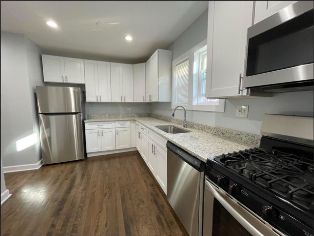 9322 S Saginaw Avenue, Chicago, IL 60617