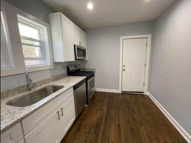 9322 S Saginaw Avenue, Chicago, IL 60617