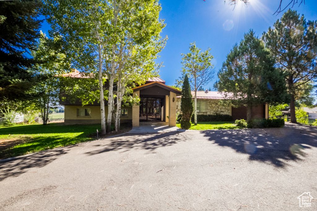 1437 S VERNAL AVE, Vernal, UT 84078