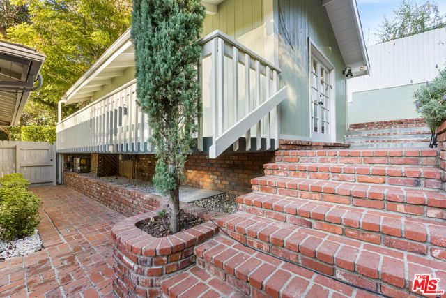 9520 Gloaming Drive, Beverly Hills, CA 90210