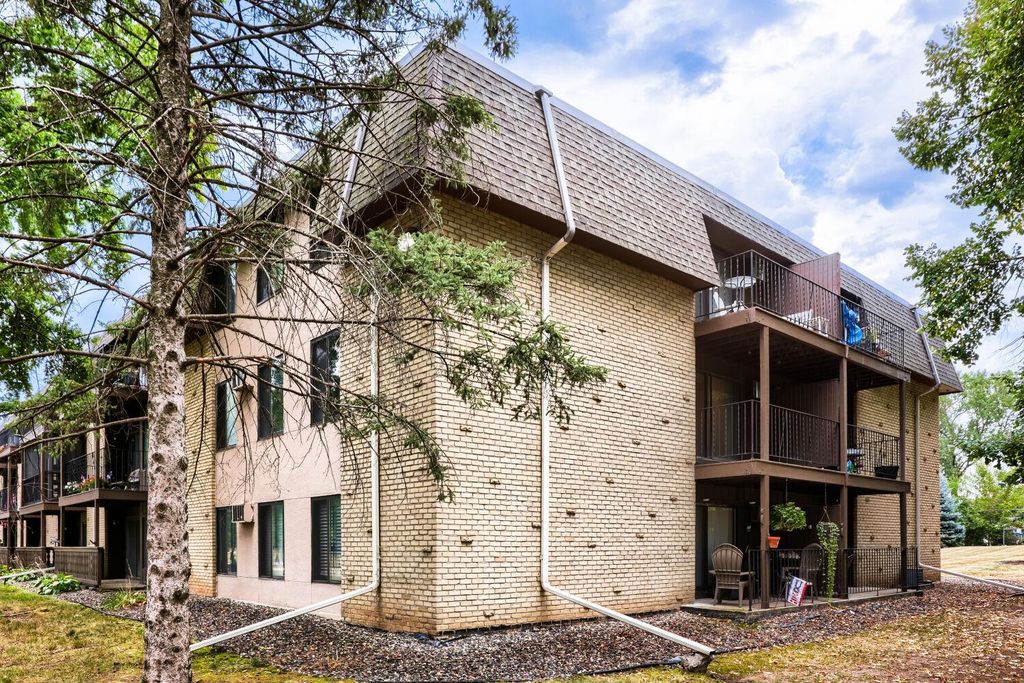 3421 Kent Street 510, Shoreview, MN 55126 — photo 2