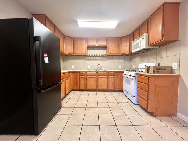 304 Montopolis DR A, Austin, TX 78741