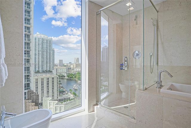 475 Brickell Ave 1913, Miami, FL 33131