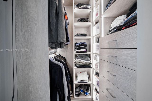 475 Brickell Ave 1913, Miami, FL 33131