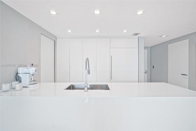 475 Brickell Ave 1913, Miami, FL 33131