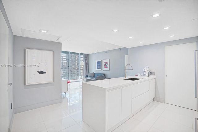 475 Brickell Ave 1913, Miami, FL 33131