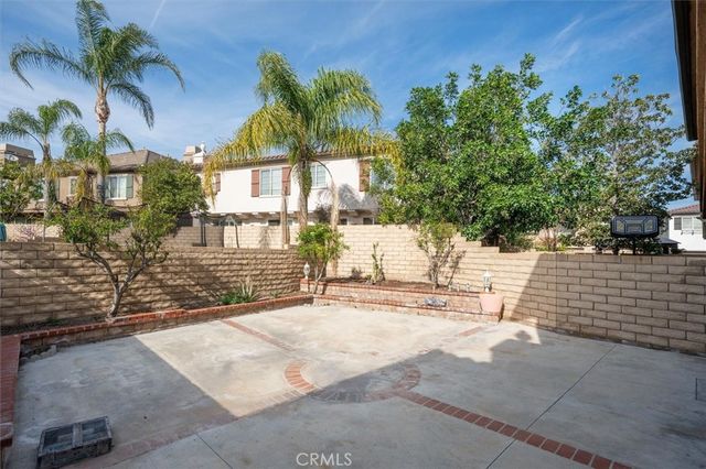 19345 Laroda Lane, Saugus, CA 91350