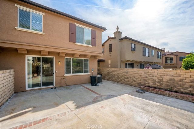 19345 Laroda Lane, Saugus, CA 91350