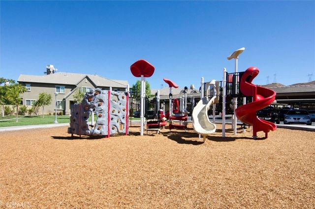 19345 Laroda Lane, Saugus, CA 91350