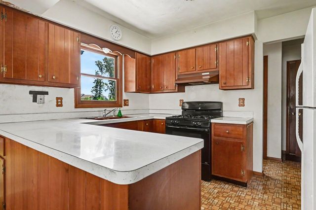 7711 Ravenswood Drive, Portage City, MI 49024
