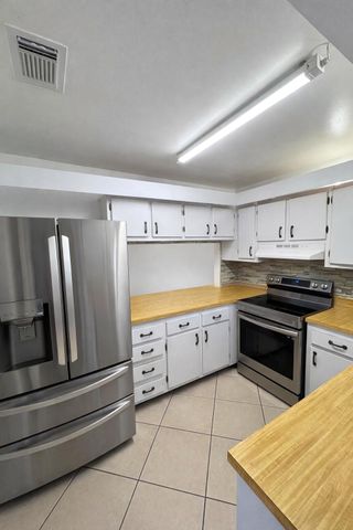 4581 Holly Lake Drive, Lake Worth, FL 33463