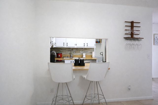 4581 Holly Lake Drive, Lake Worth, FL 33463