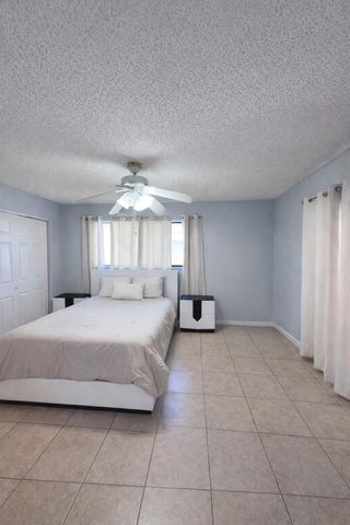 4581 Holly Lake Drive, Lake Worth, FL 33463