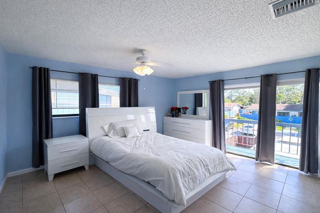 4581 Holly Lake Drive, Lake Worth, FL 33463