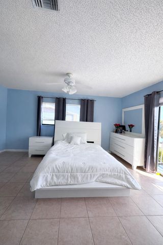 4581 Holly Lake Drive, Lake Worth, FL 33463