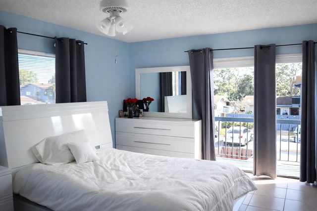 4581 Holly Lake Drive, Lake Worth, FL 33463