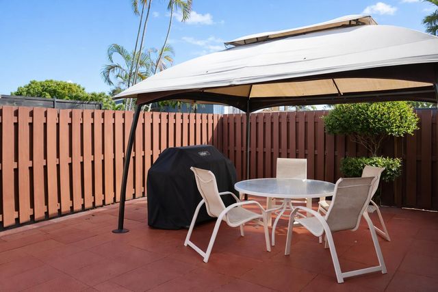 4581 Holly Lake Drive, Lake Worth, FL 33463