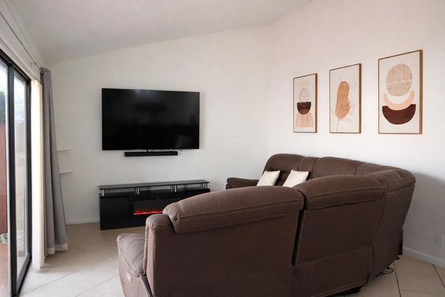 4581 Holly Lake Drive, Lake Worth, FL 33463