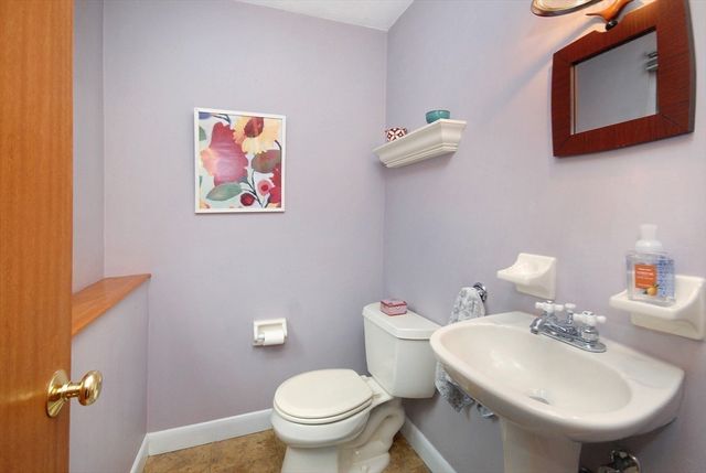 51 Staffordshire Ln 51, Concord, MA 01742