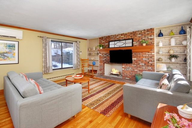 51 Staffordshire Ln 51, Concord, MA 01742