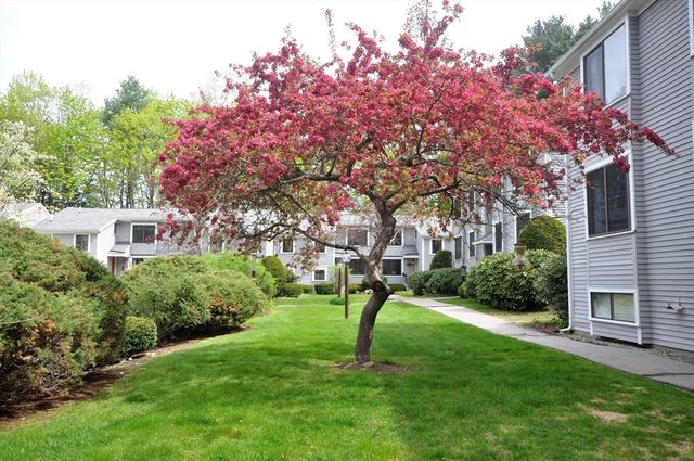 51 Staffordshire Ln 51, Concord, MA 01742