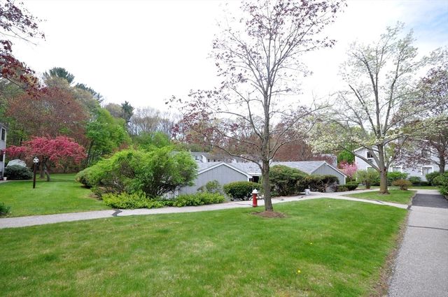 51 Staffordshire Ln 51, Concord, MA 01742