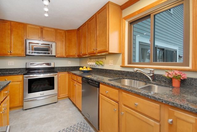 51 Staffordshire Ln 51, Concord, MA 01742