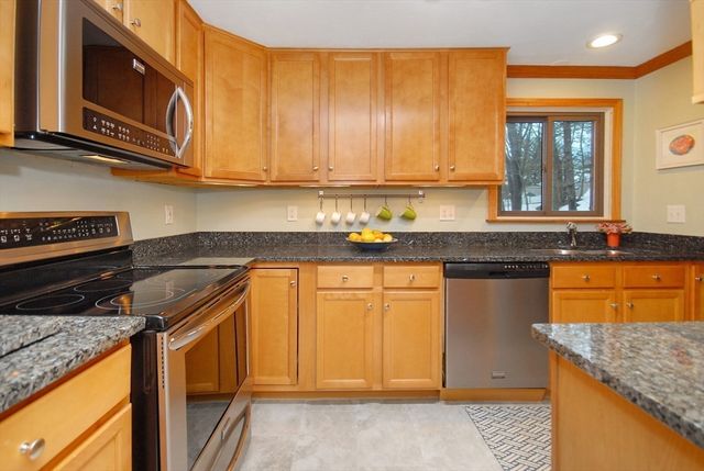 51 Staffordshire Ln 51, Concord, MA 01742