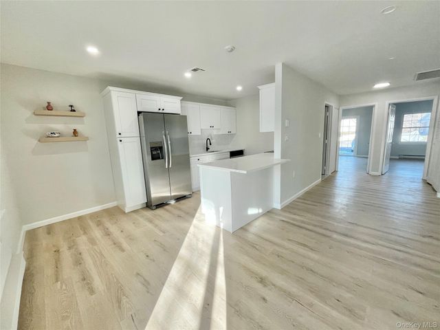 42 Trent Ct D, Ridge, NY 11961