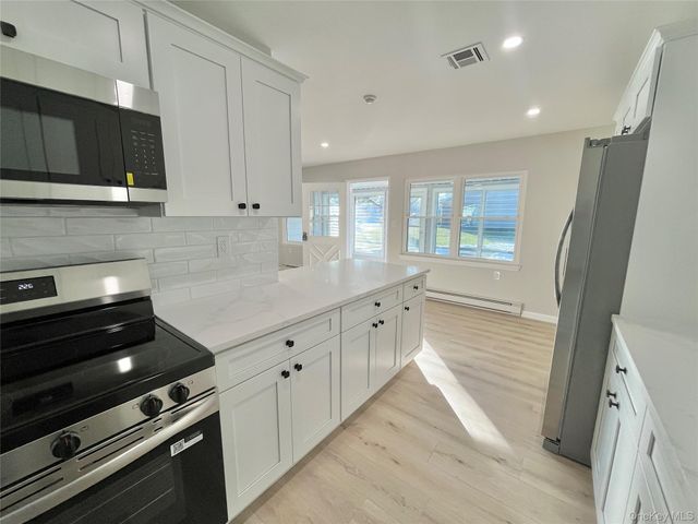 42 Trent Ct D, Ridge, NY 11961