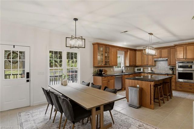 138 Montauk Court, Clemmons, NC 27012