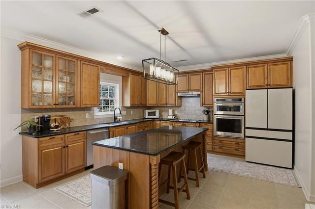 138 Montauk Court, Clemmons, NC 27012